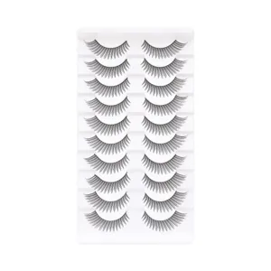 Natürliche künstliche Wimpern 10er Set auf weißem Tray für wunderschönes Augen Make-up.