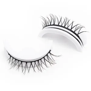 Zelfklevende nepwimpers met witte houder voor natuurlijk volume en snelle oogmake-up.