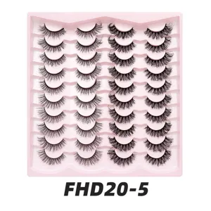 Nahaufnahme Detail von 20 Paaren künstlichen Wimpern in rosa Schale, natürliches Volumen.