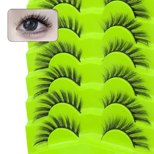 7 Paar dichte kreuz falsche Wimpern Set mit gruener Schale und Augeneffekt Display.