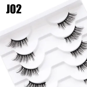 Mehrschichtige künstliche Wimpern für voluminöses und absolut perfektes Augen Make up Design