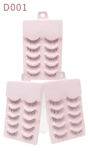 Detailierte Ansicht von 5 Paaren natürlichen falschen Wimpern auf rosa Platten für das Make-up.