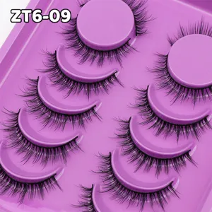 Künstliche Wimpern Set kurze dichte Volumen Falsche Wimpern mit lila Plastik Tray.
