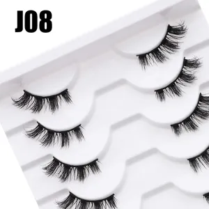 Mehrschichtige dicke lockige künstliche Wimpern J08 Detailansicht für ein tolles Make-up.