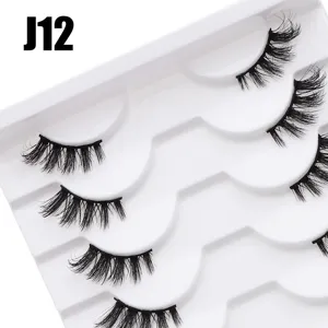 Künstliche Wimpern Detailansicht, natürlich geschwungenes und dichtes Design für Augen Make-up.