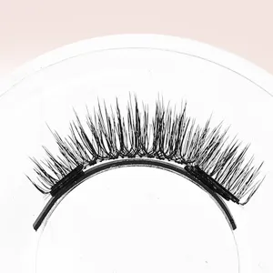 Natürliche magnetische künstliche Wimpern mit Segmentmagneten für einfaches tägliches Augen-Make-up.