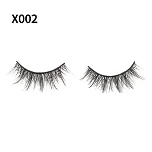 Detailansicht der künstlichen Wimpern, weiche schwarze Fasern für natürliches Alltags-Make-up.