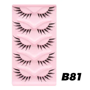 5 Paar Katzenaugen künstliche Wimpern dramant geschwungene Wimpern auf rosa Schale Detail