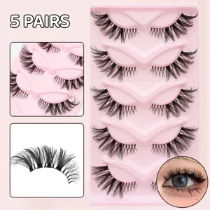 Detailansicht künstlicher Wimpern, dichtes 5er-Set auf rosa Schale mit leichtem Angelschnur-Stiel.