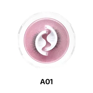 Detailaufnahme von selbstklebenden künstlichen Wimpern in rosa runder Schachtel A01