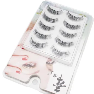 Detailansicht der DINGSEN künstlichen Wimpern 5 Paar Packung für natürlichen und sanften Look.