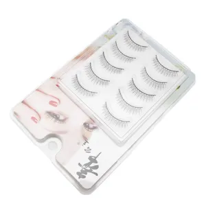 Natürliches künstliches Wimpernset mit transparenter Schale, leicht und bequem für den Alltag.