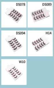 Detailansicht der natürlichen falschen Wimpern mit fünf Paaren auf weißen Karten.
