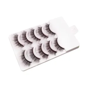 Natürliche künstliche Wimpern 5er-Set mit weißer Kunststoff-Schale für perfektes Make-up.