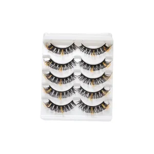 Nahaufnahme von 5 Paaren bunte gemischte künstliche Wimpern mit DD-Schwung und Tablett.