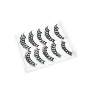 Detailansicht des Sets mit 5 Paar farbigen, schwarz-grünen künstlichen Wimpern im Tablett.