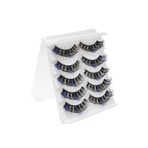Detailansicht von 5 Paaren schwarz-blauen DD-Curl-Künstlichen Wimpern auf weißem Tray.