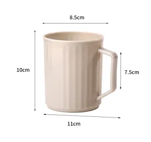 Tazza per sciacquo in plastica con strisce verticali e manico, bicchiere spazzolino 10cm.
