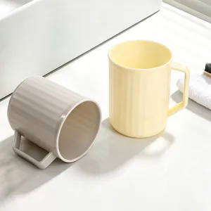 Bicchiere sciacquacavo in plastica portaspazzolino con manico righe verticali bagno