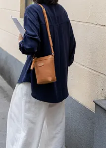 Genuine leather crossbody bag for women, stylish brown shoulder bag with adjustable strap.