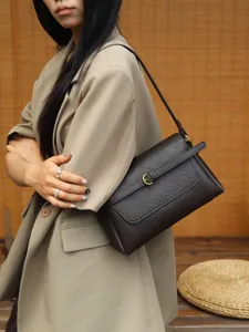 Elegante Vintage Umhängetasche aus echtem Leder, kleine quadratische Retro Tasche für Alltag.