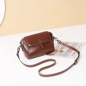 Retro brown oil-wax cowhide leather women shoulder bag fashionable shell crossbody bag.