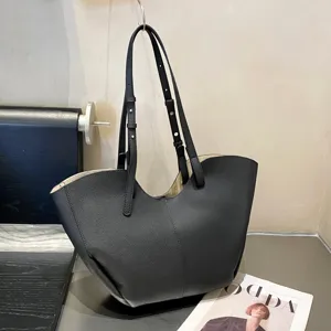 Borsa shopper in pelle nera da donna, grande borsa a spalla, elegante borsa a tracolla.