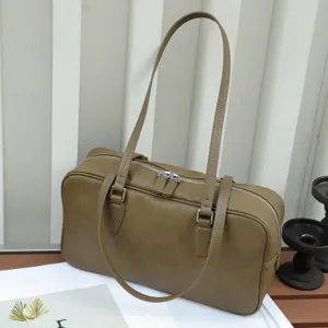 Retro leather shoulder bag underarm baguette bag versatile stylish women's handbag detail view