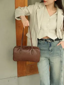 Retro brown leather shoulder bag for women, classic baguette underarm handbag for daily use.
