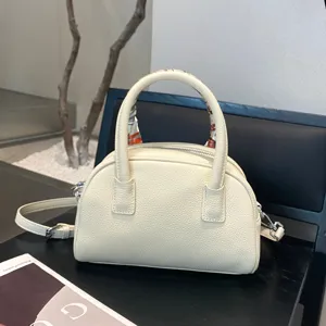 Bolso bolos de cuero beige bolso de mano bandolera con pañuelo elegante y chic.