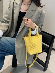 Gelbe Umhängetasche aus echtem Leder, schicke Togo-Leder Handtasche für Damen.