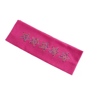 Fascia a coste rosa lavorata a maglia con stelle di strass colorate, elastica e stile dolce.
