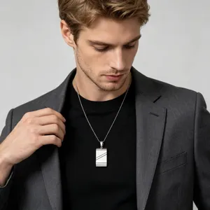 Collier pendentif plaque militaire géométrique en acier inoxydable pour homme élégant.