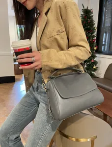 Detailed view of the stylish grey leather Boston bag, featuring retro design and comfortable handle.