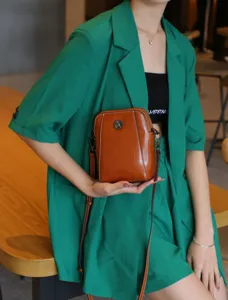 Sac bandoulière en cuir ciré rétro pour femmes, petit sac de téléphone portable élégant.