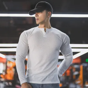 Men's casual long-sleeve waffle Henley t-shirt, solid color slim fit fitness top for daily wear.