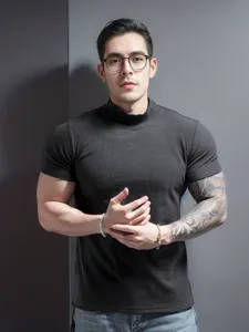 Men dark grey short sleeve mock neck t-shirt slim fit fitness workout top breathable athletic wear