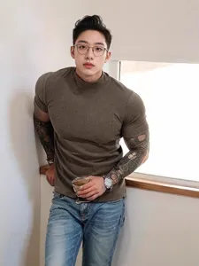 Men slim fit mock neck short sleeve t-shirt for fitness and casual daily outdoor wear