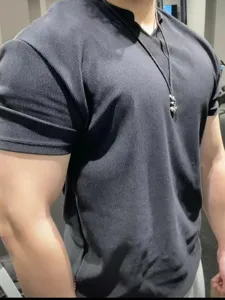 Men black ribbed gym t-shirt summer short sleeve fitness workout top with shoulder pads apparel.