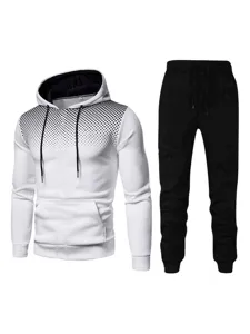 Ensemble de survêtement pour homme avec sweat à capuche dégradé et pantalon de jogging noir.