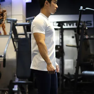 Heren sport slim fit korte mouw witte t-shirt voor professionele fitness workout.