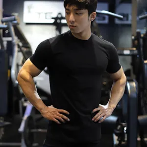 Heren zwart korte mouw fitness t-shirt, slim fit elastische ademende sporttop voor training.
