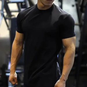 Detail heren sport slim fit korte mouw t-shirt, ademende stretch fitness workout kleding.