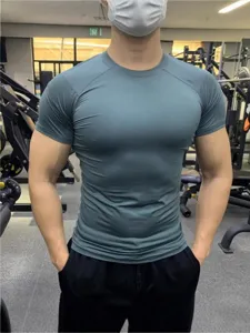 Men's short sleeve compression gym t-shirt, quick-dry elastic fitness training athletic top.