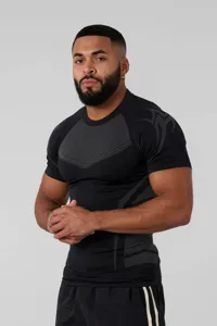 Mens short sleeve compression fitness t shirt detailing, athletic gym training sportswear top.