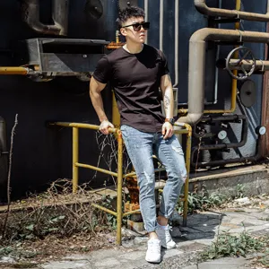 Men's casual fitness short sleeve t-shirt, comfortable and breathable for daily gym workout.