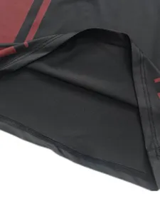 Men athletic fitness compression t-shirt hem fabric detail, high elasticity stretch.