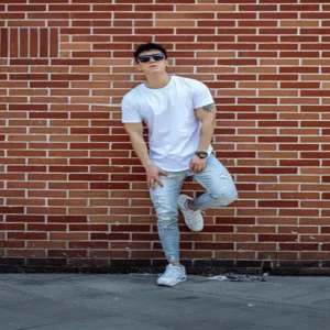 Men's white short sleeve t-shirt loose casual sports fitness gym workout top summer apparel.