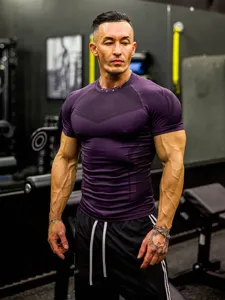 Men's gym fitness tight short sleeve t-shirt, breathable athletic training active top.