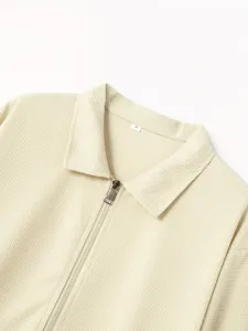 Giacca waffle con zip dettaglio colletto, capo spalla autunnale beige chiaro elegante.